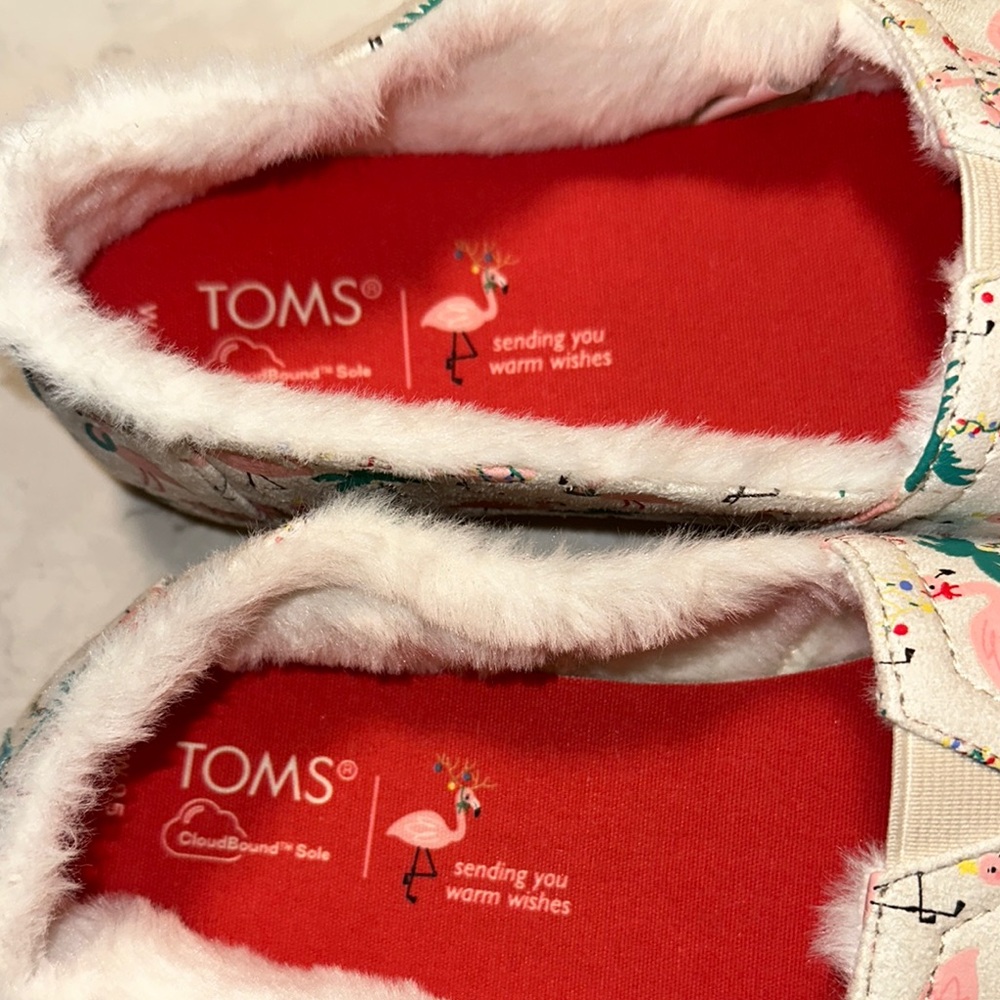 NWT Toms Glow-in-the Dark Christmas Flamingo Slippers - Picture 7 of 9